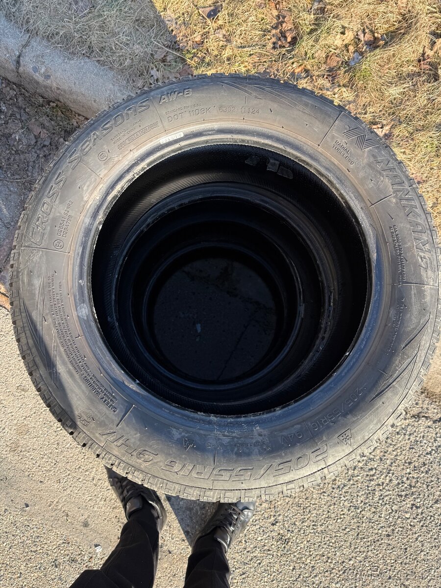 Prodam 2 kus pneu Continental 235/65r16c - 5