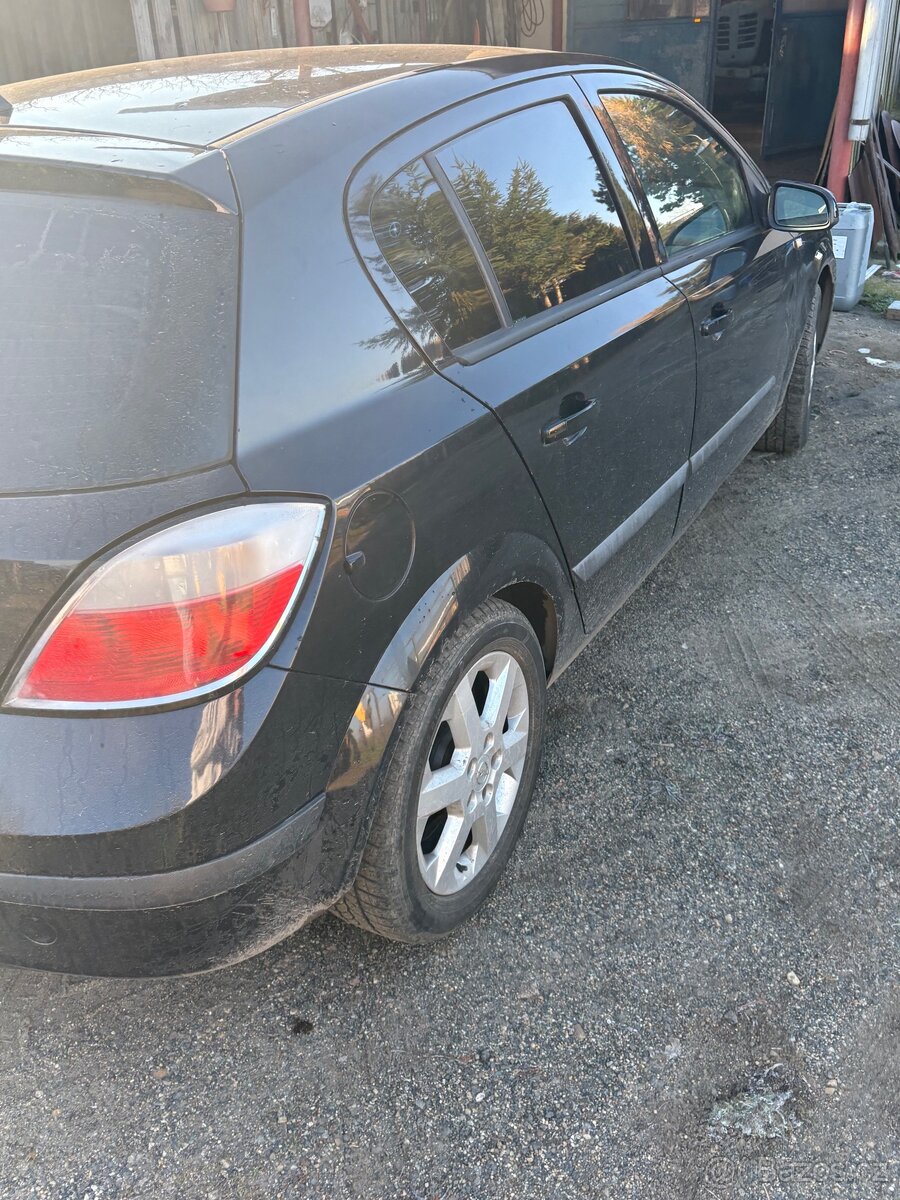 Opel astra h 1.8 benzín 92 kw - 5