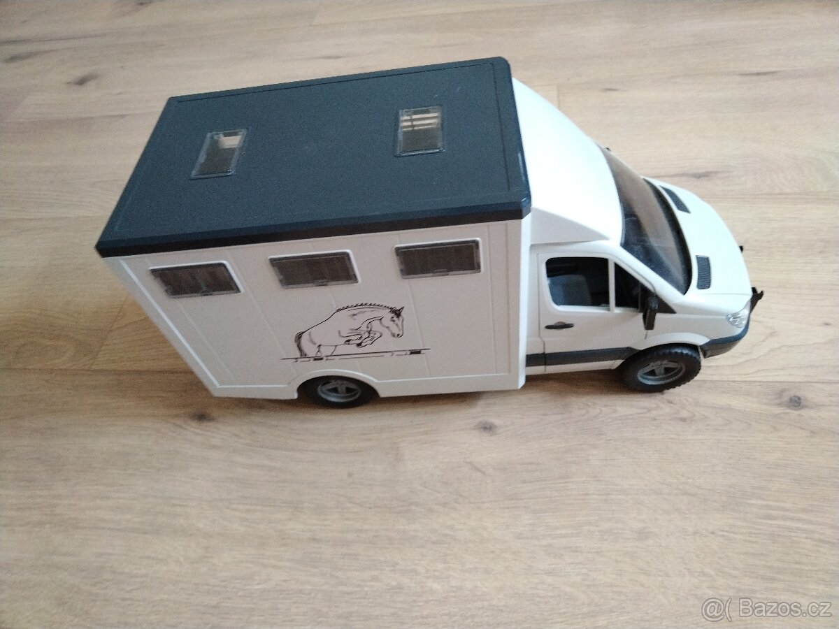 Bruder Přepravník na koně, DHL, traktor - 5