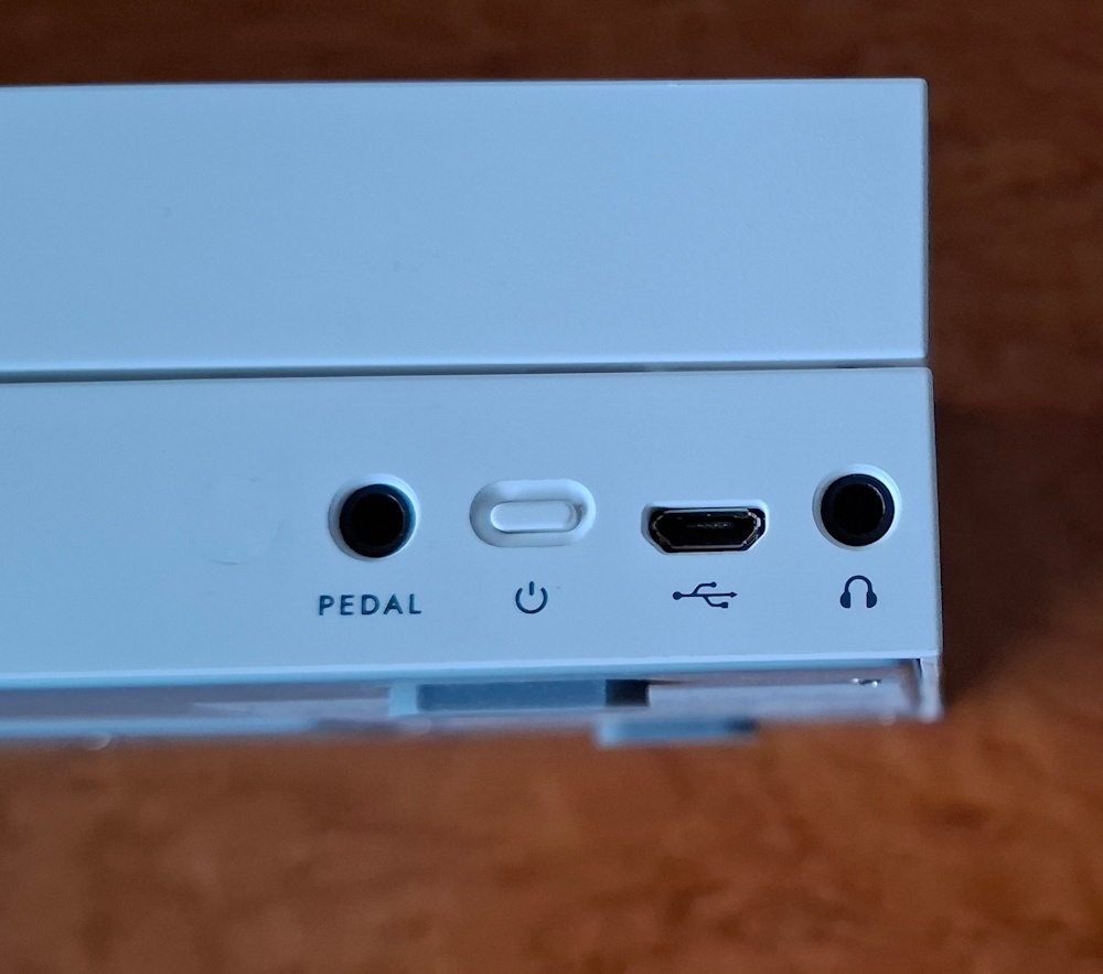 Prodám digitální piano - složitelné, 49 standardních kláves - 5