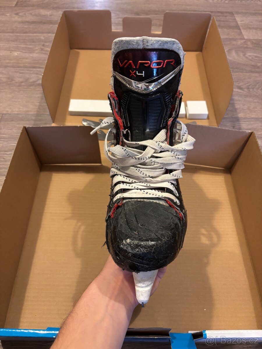 Hokejové brusle Bauer Vapor X4, velikost 8, fit 2 - 5