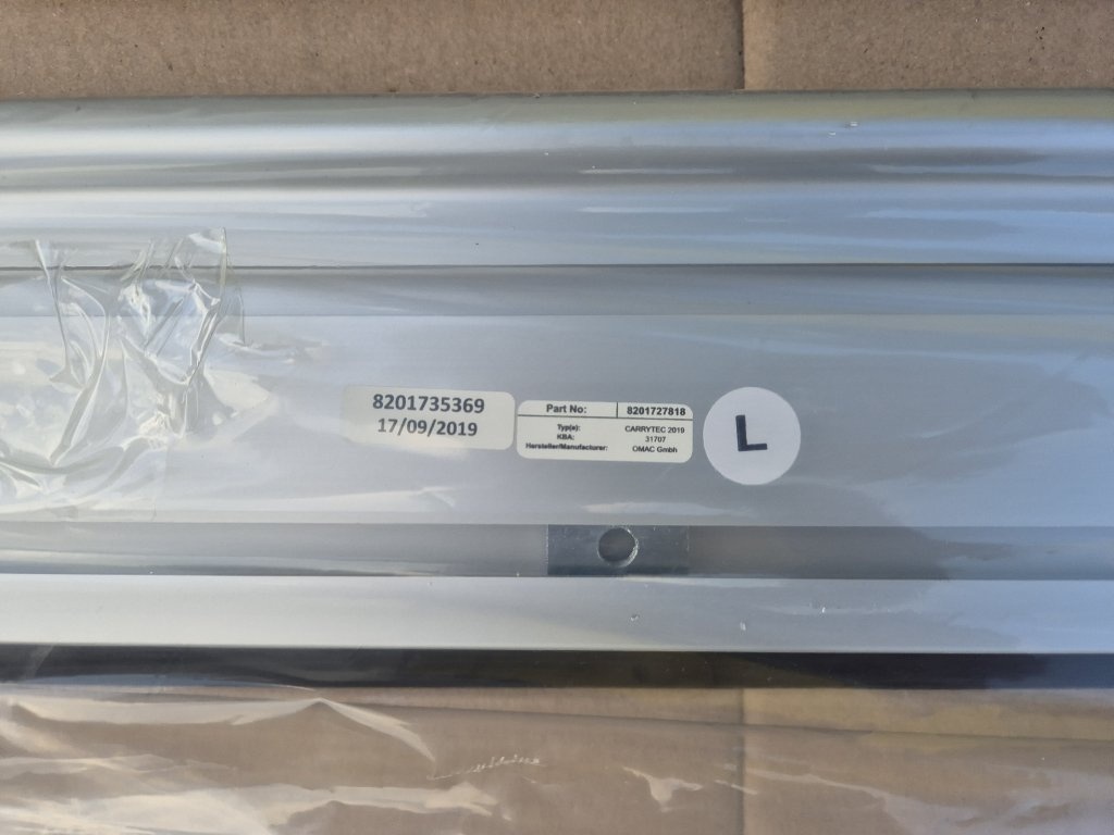 boční nášlapy + montážní příslušenství Renault Captur II 820 - 5