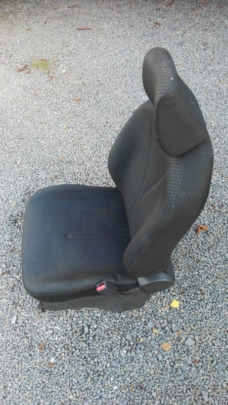Toyota Yaris II sedadlo spolujezdce - 5