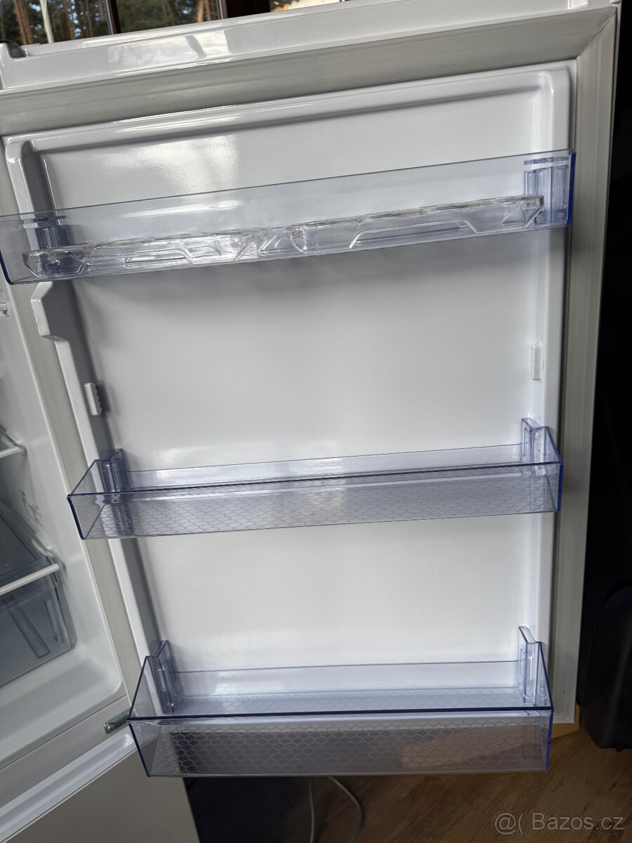 Lednice z mrazákem Beko 200 litrů zánovní - 5