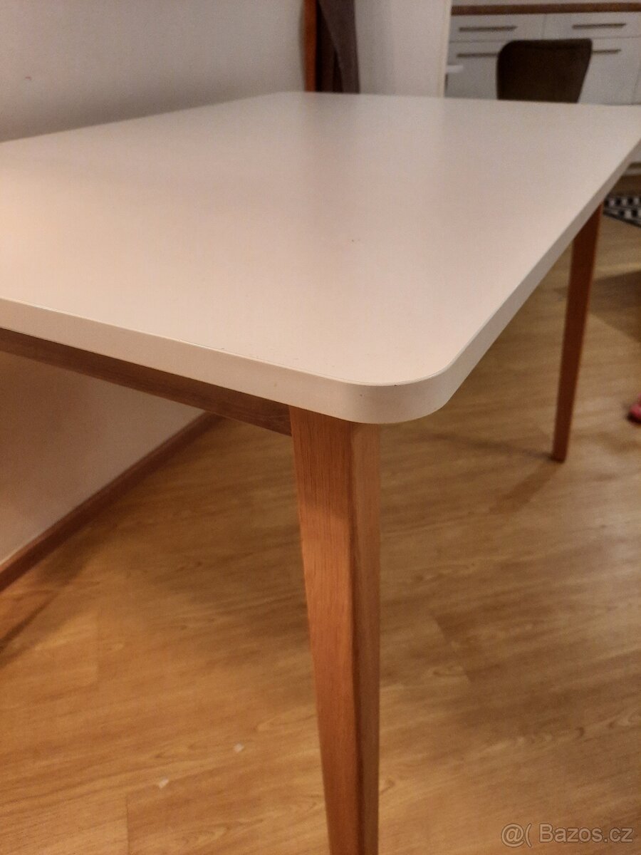 Elegantní jídelní stůl - 5