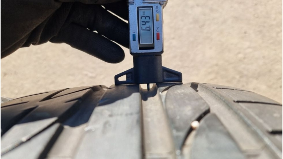 Letní pneu 235/40/19 Bridgestone - 5