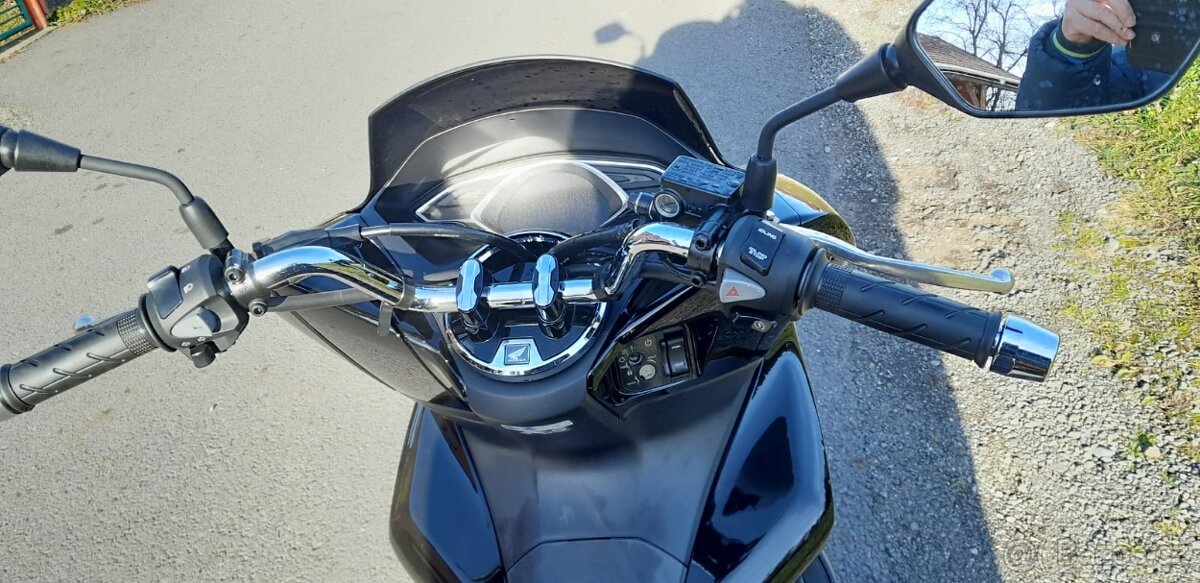 Honda PCX 125 - 1 majitel TOP STAV - 5