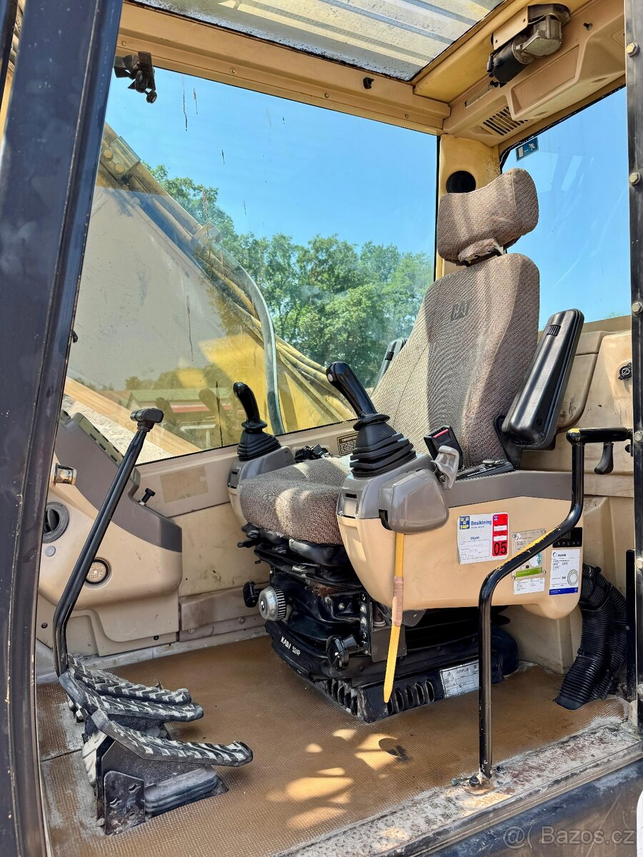 Demoliční bagr CAT 330BL - 5