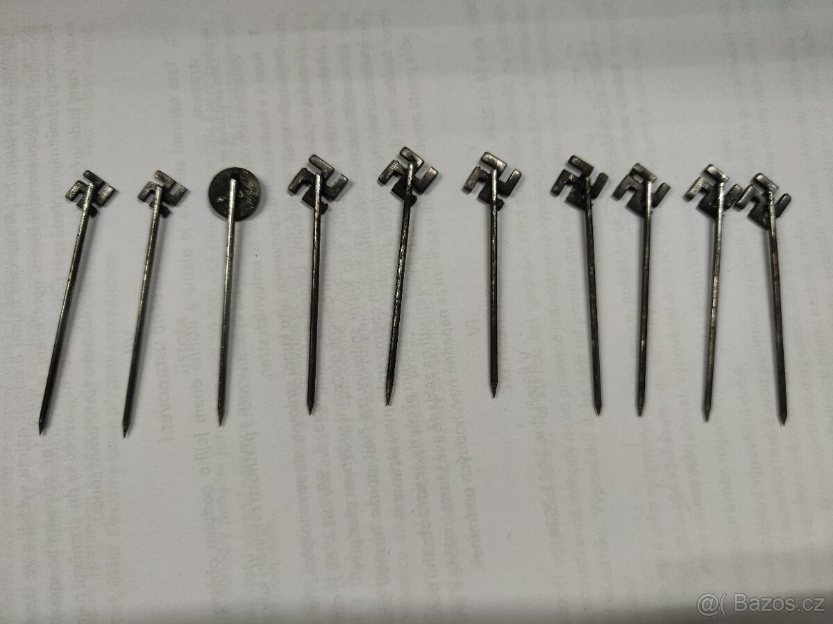 Ranné odznaky NSDAP - 10 ks, 3 druhy, Wehrmacht - 5