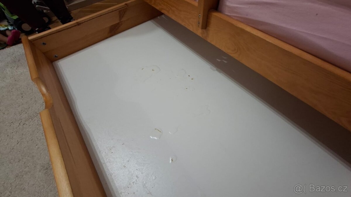 Dětská postel s výsuvným šuplíkem a vybavení - 5