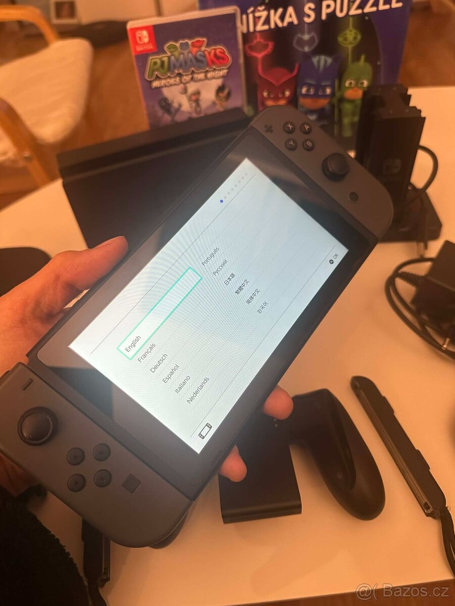 Nintendo switch V2 + krásné příslušenství - 5