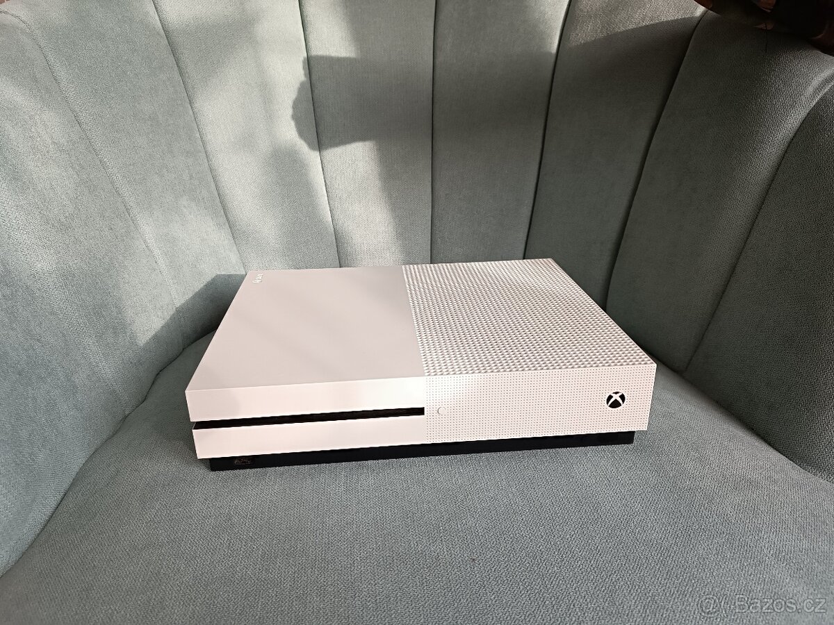 Konzole Xbox One S 1TB + 1 herní ovladač - 5