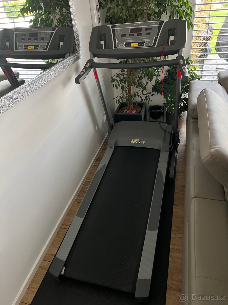 TUNTURI T40 profesionální běžecký pás - 5