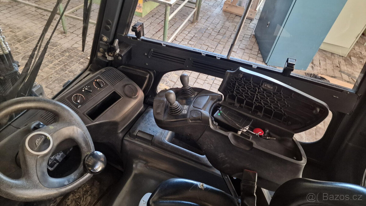 Linde E30, vysokozdvižný vozík VZV - 5