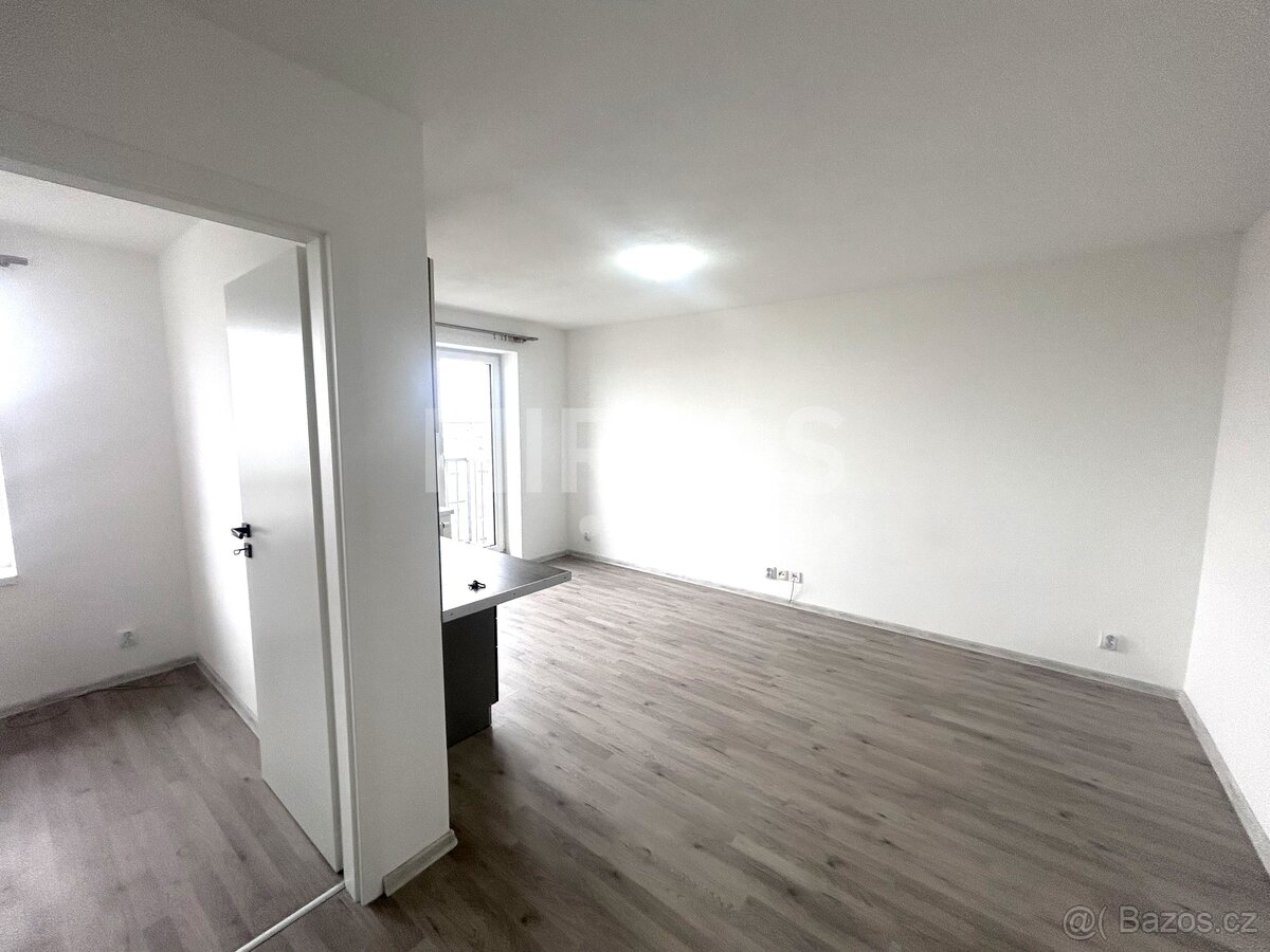 Milovice, pronájem bytu 2+kk/B + sklep, 32 m2, okr. Nymburk. - 5