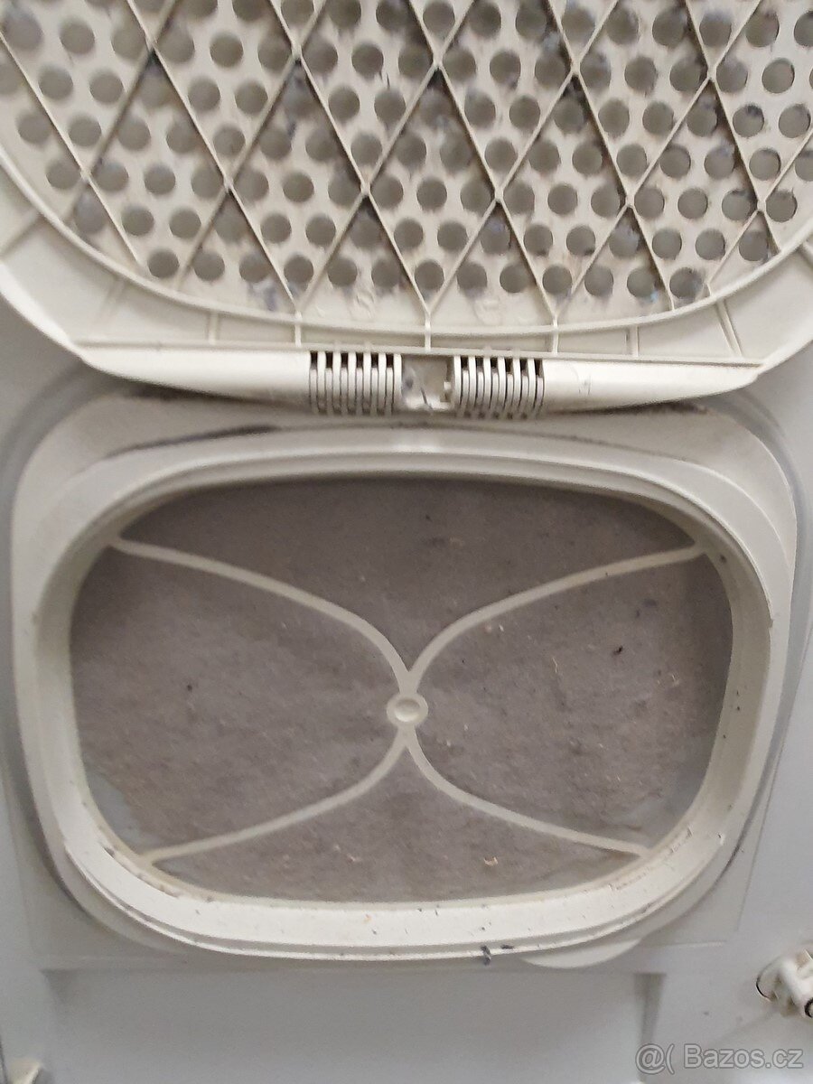 menší sušička prádla - 5