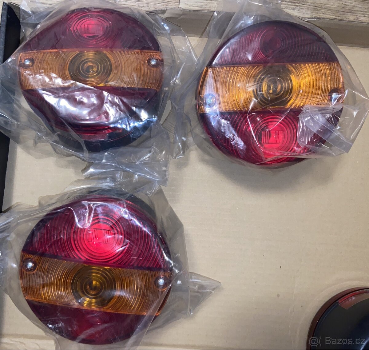 Skupinové světlo zadní kulaté třídílné. - 5