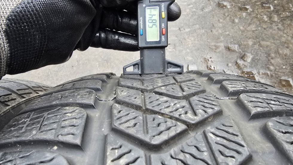 Zimní pneu 245/45/19 Pirelli - 5