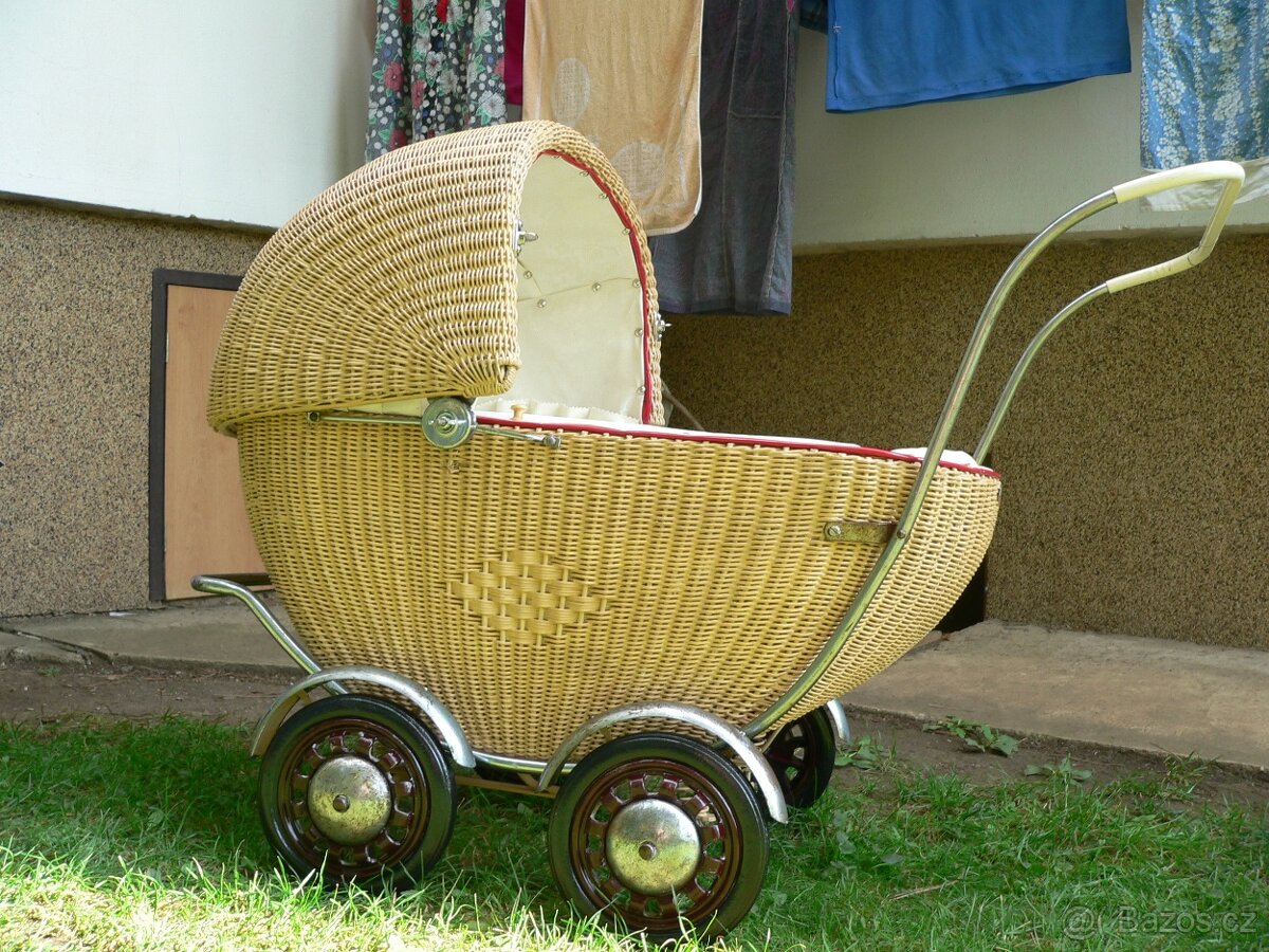 Retro kočárek proutěný pro panenky prodám nebo vyměním - 5