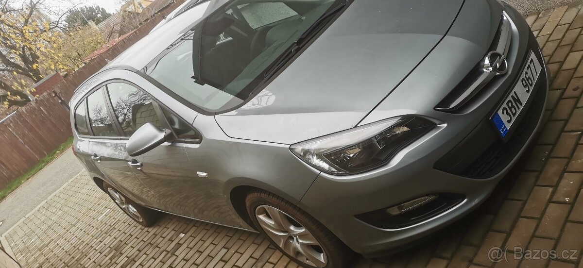 Prodám Opel Astra j sports tourer 1.4 88kw rv. 2013 - 5