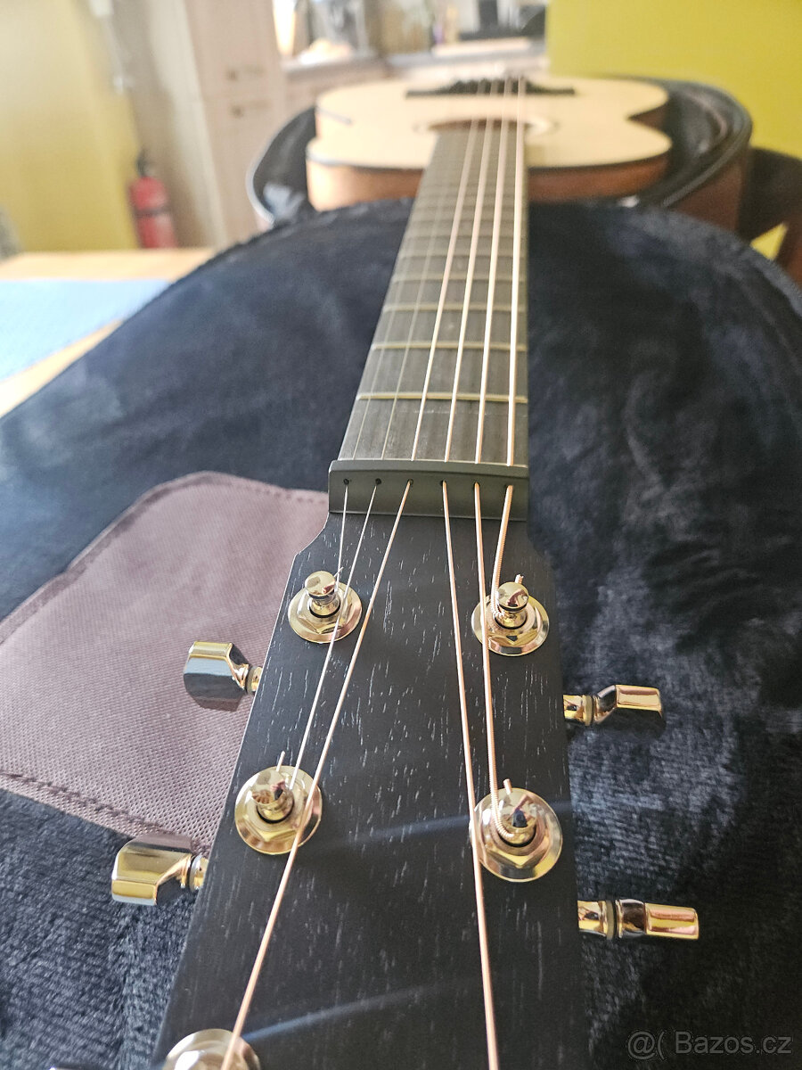 Nová celomasivní cestovní elektroakustická kytara FURCH - 5