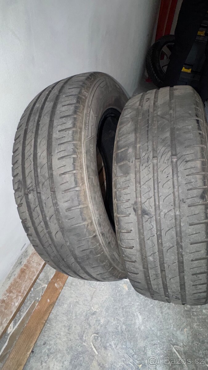 Prodám letní pneu Barum 195/65/15 - 5