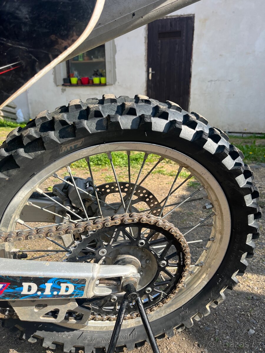 Yamaha yzf 450 2005+oblečení a helma