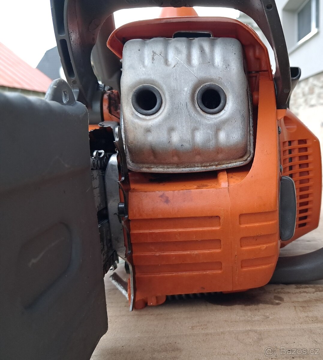 Husqvarna 440 motorova pila zaruce - 5