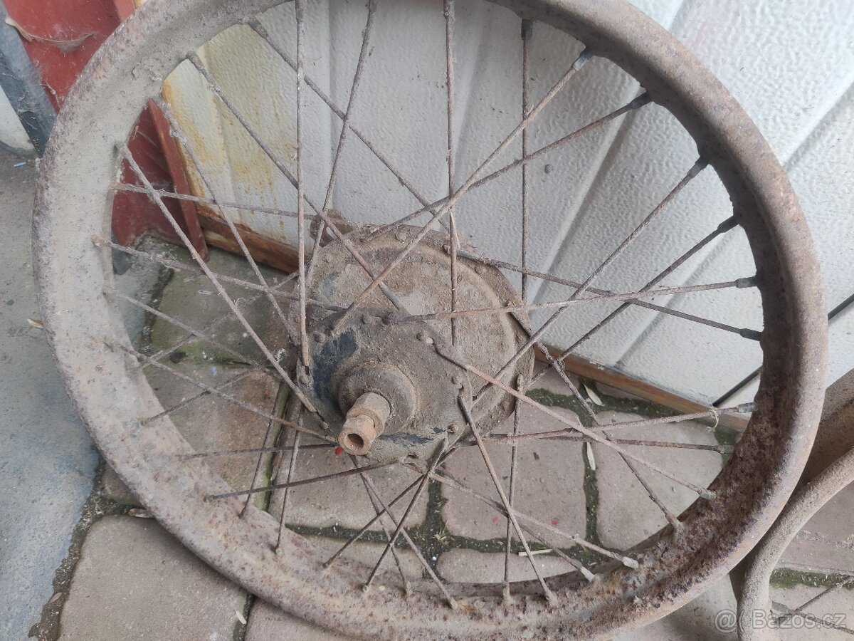 Stará kola na motorku - 5