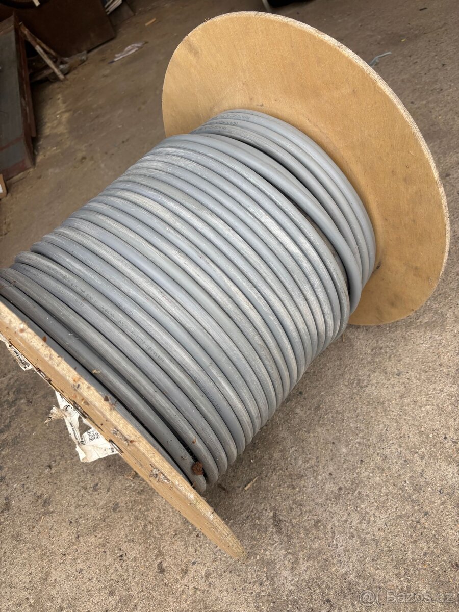 Kabel na dřevěné cívce - 5