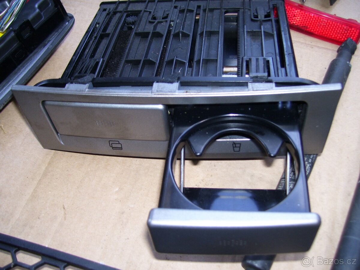 Alfa 147 - vrata kufru, černá metalíza, ř.j. relatková skříň - 5