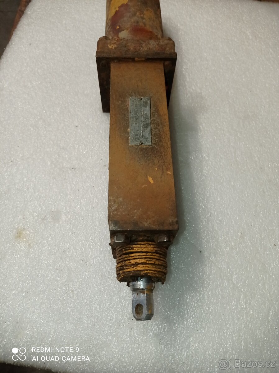 UN-053 hydraulický rozvaděč ZTS - 5