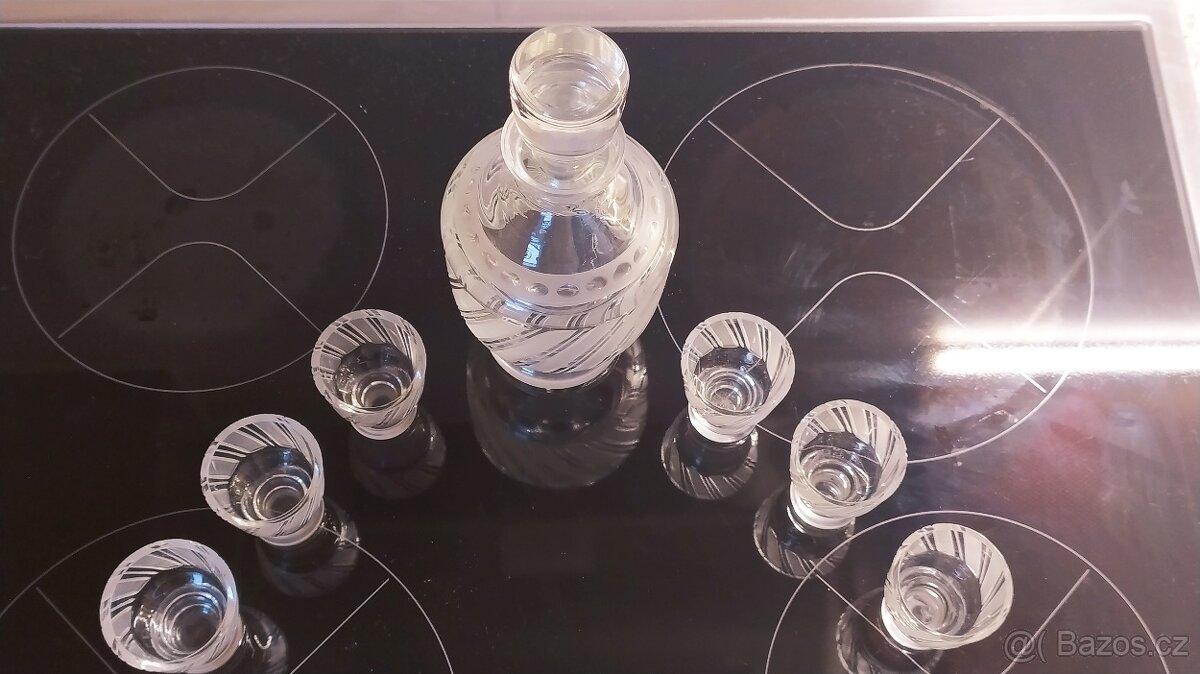 karafa se skleničkami - 5