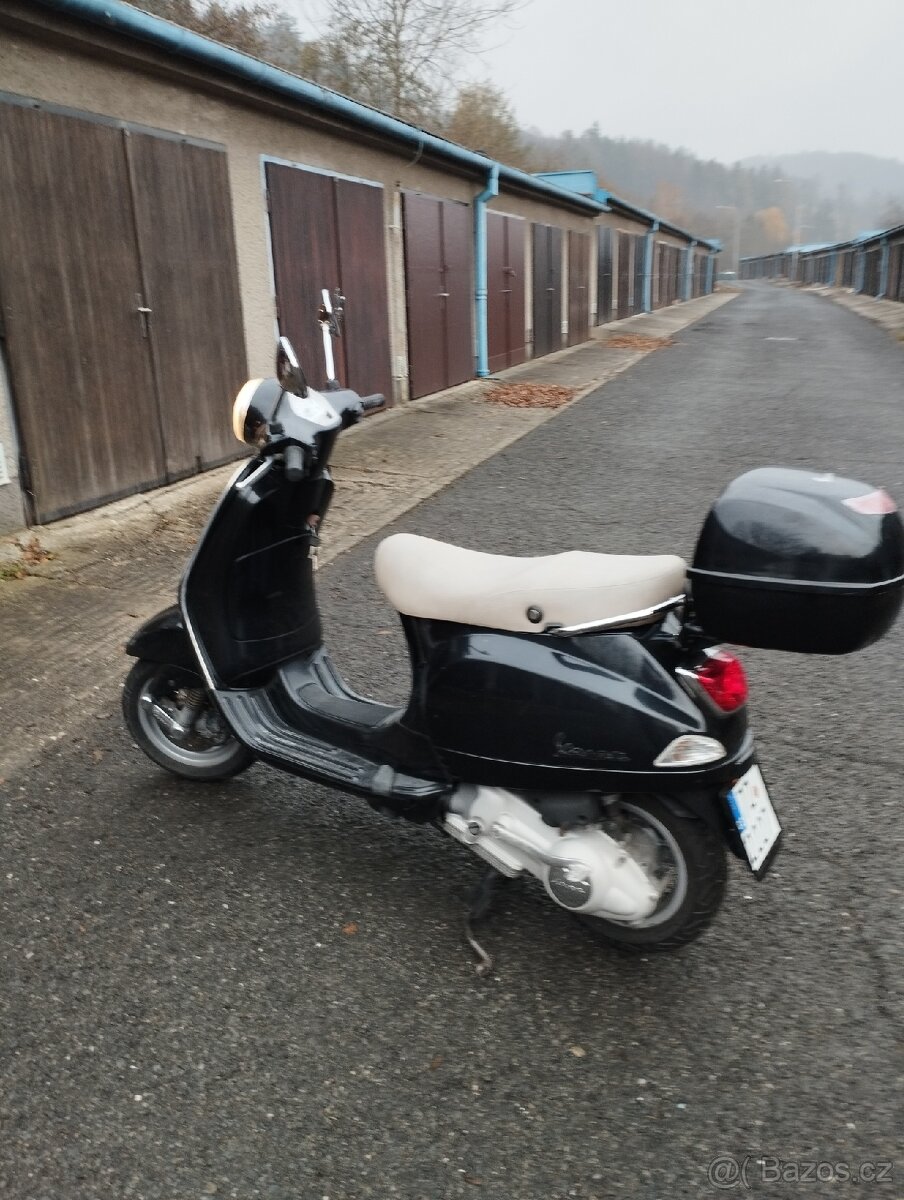 Prodám skútr Vespa LX 25 - 5