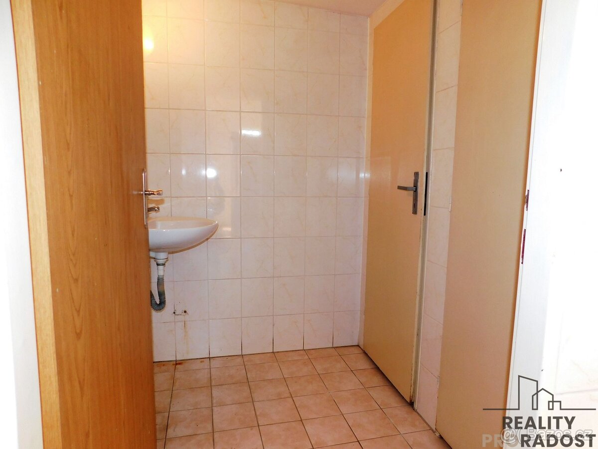 Pronájem obchodního prostoru 30m² v Hodoníně - 5