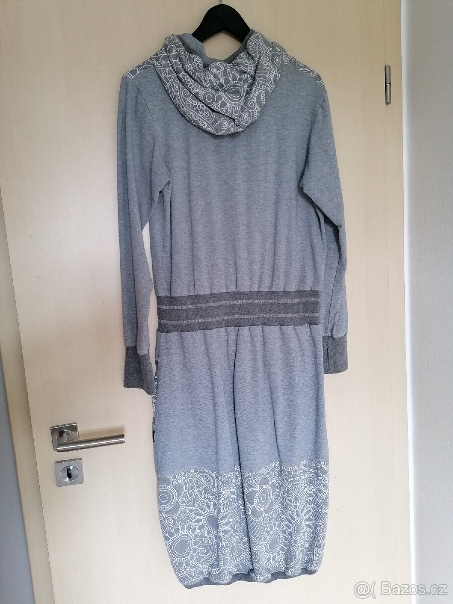 Světle šedé teplákové šaty The Tailors, v. M - 5