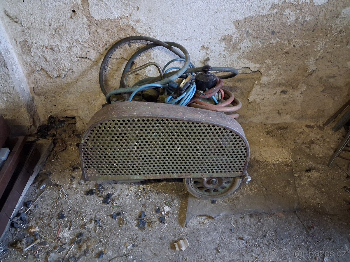 STARÝ KOMPRESOR - funkční - 5