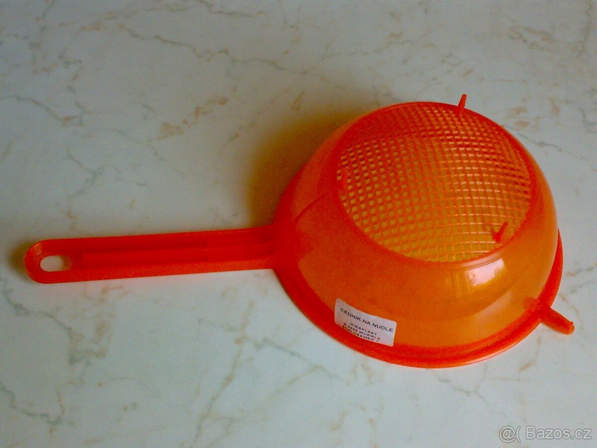 Nový Cedník na těstoviny - oranžový - plast - průměr 19cm - 5
