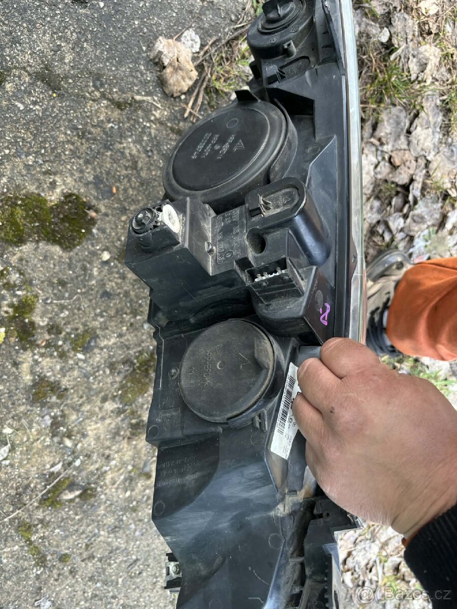 Prodám přední světlomet Peugeot 307 – levý - 5