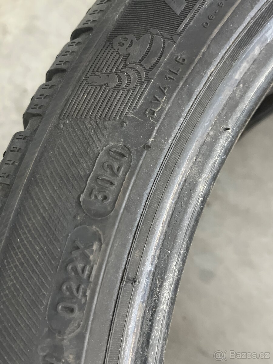 Celoroční pneu 235/40/19 - 5
