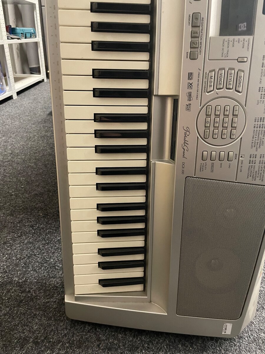 Klávesy Yamaha DGX-300 - 5