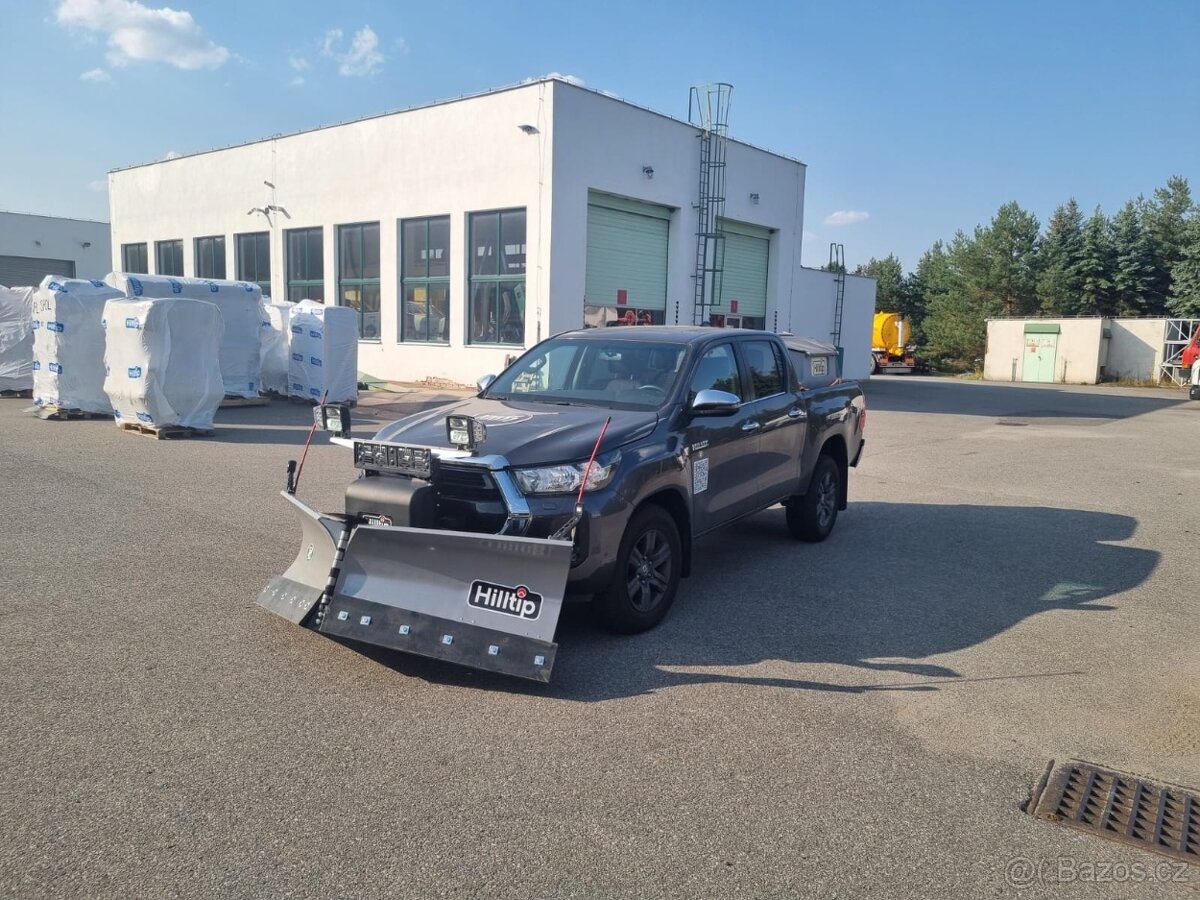Toyota Hilux + radlice + sypač - 5