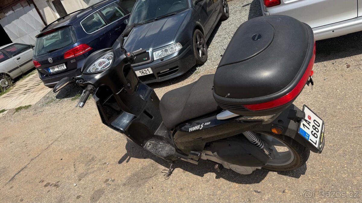 Skutr kymco 250 - 5