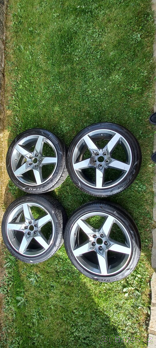 Jaguar letni pneu kola disky 5x108 Pirelli P Zero - 5