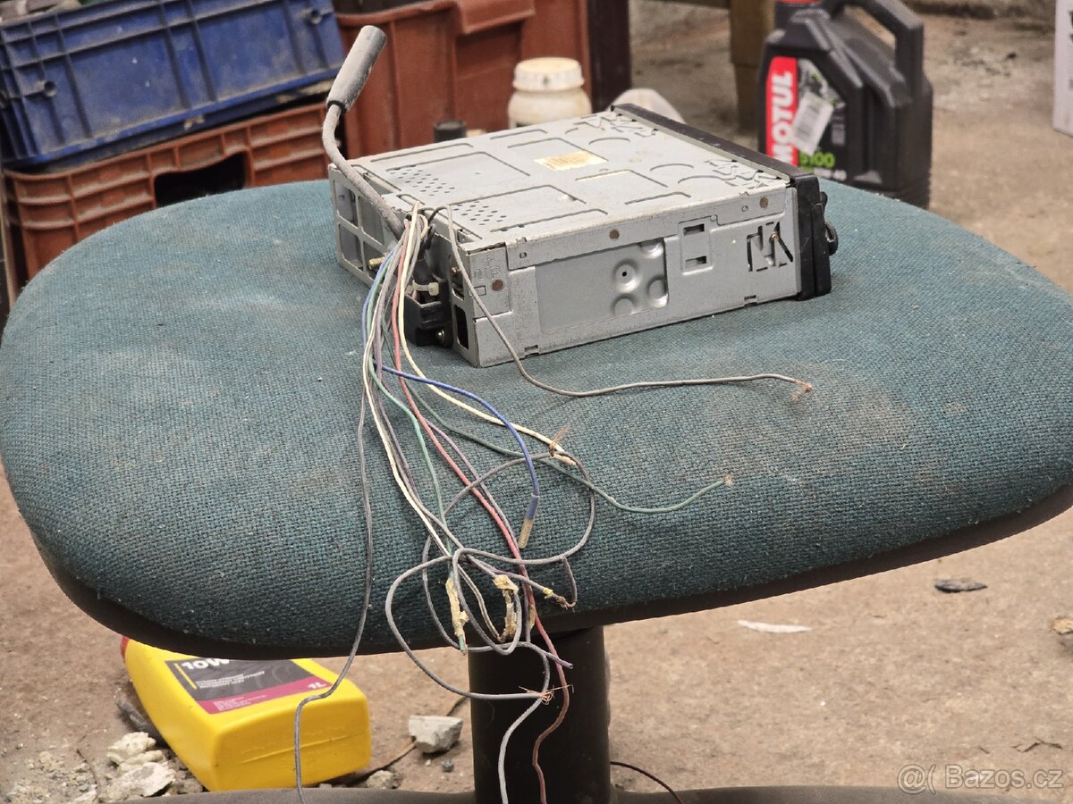 Staré autorádio SANYO - 5