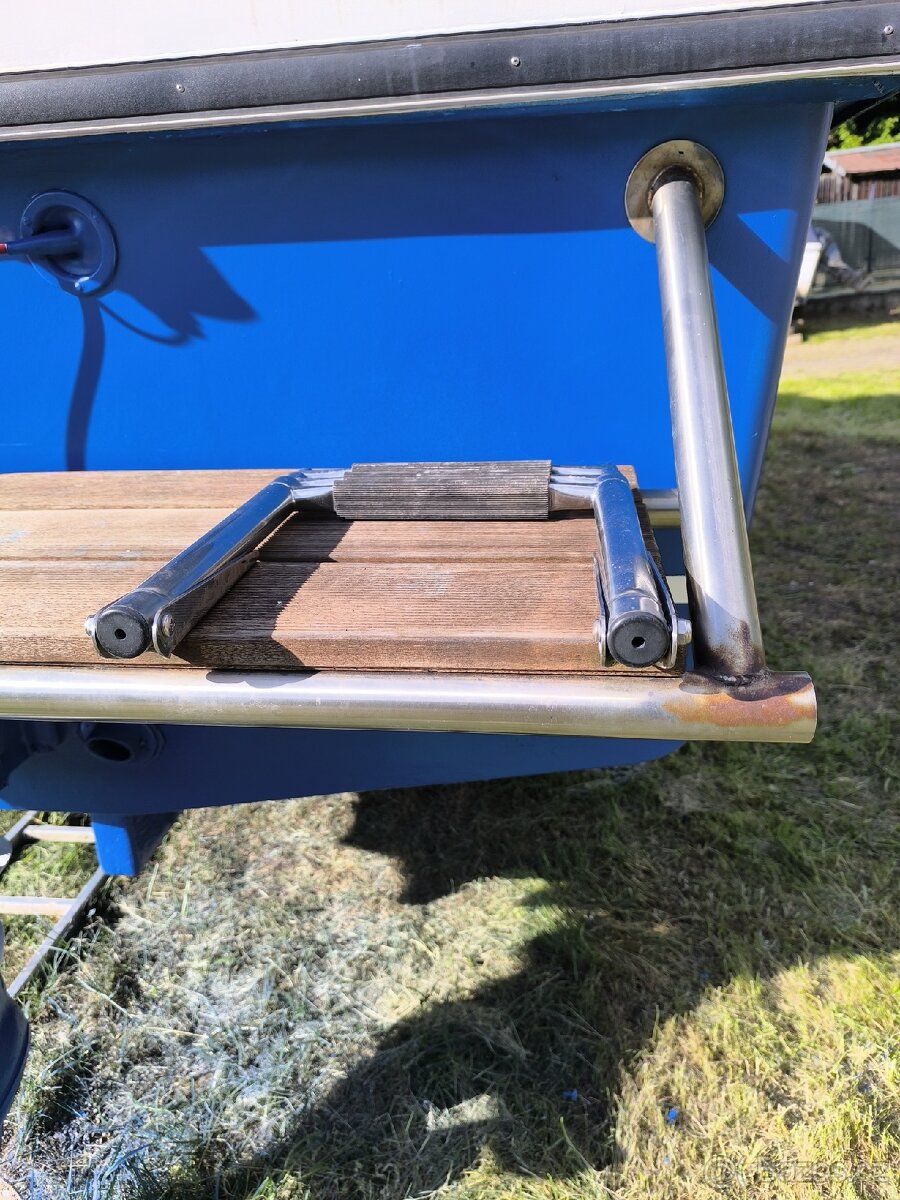 Prodám kajutovou motorovou loď - 5