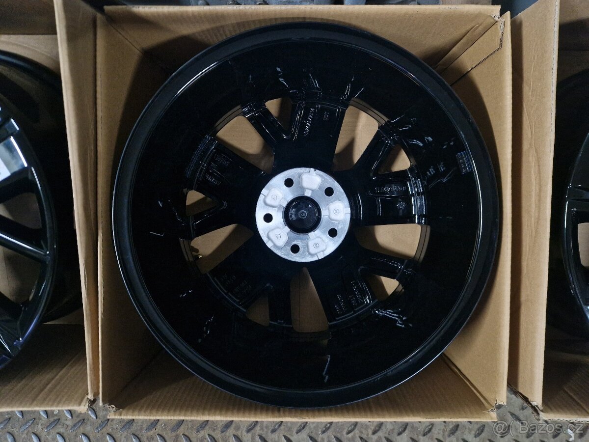 VW Valvidia Multivan T5 T6 T6.1 5x120 R18 Nepoužite - 5