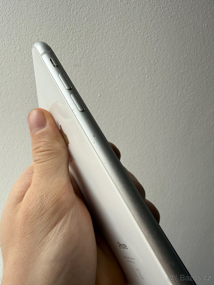 iPhone XR 128gb 100% baterie - 5