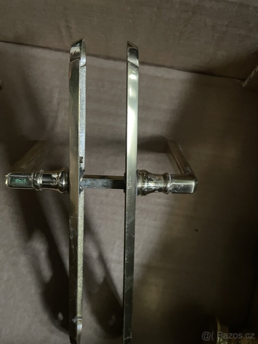 mosazné kliky se štítama - 5