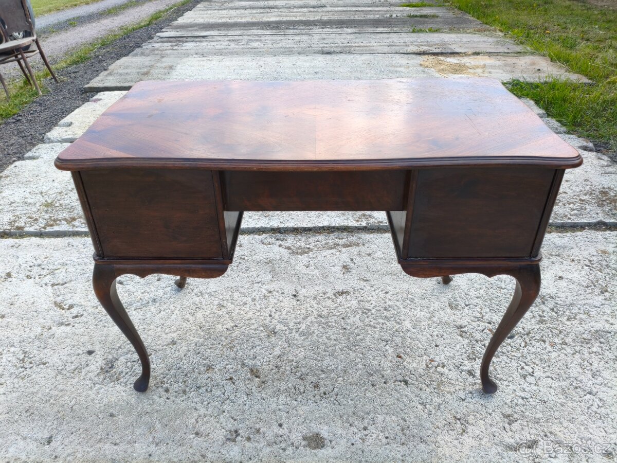 Prostorový psací stůl v ořechové kořenici - 5